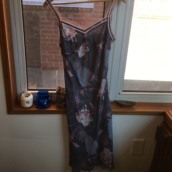 Dresses & Skirts - Cute Y2K-esque slip dress